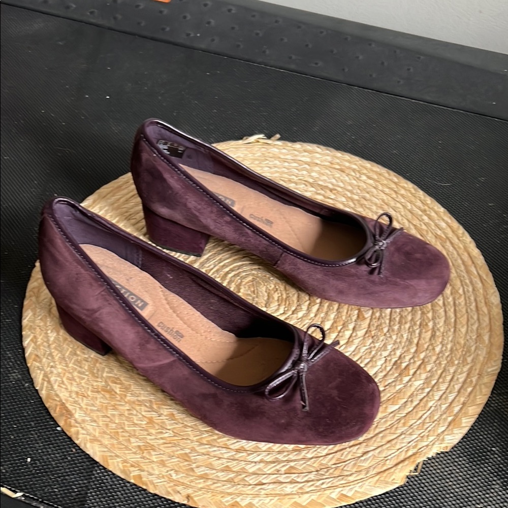 Clarks Elegant Nude Purple Leather Suede Women's Bow Tie Detailing Shoes Size 8